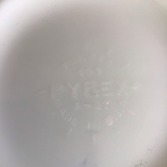 Vintage 1940’s Pyrex 403 Green Mixing Bowl - 2 1/2 Quart - Picture 8 of 8